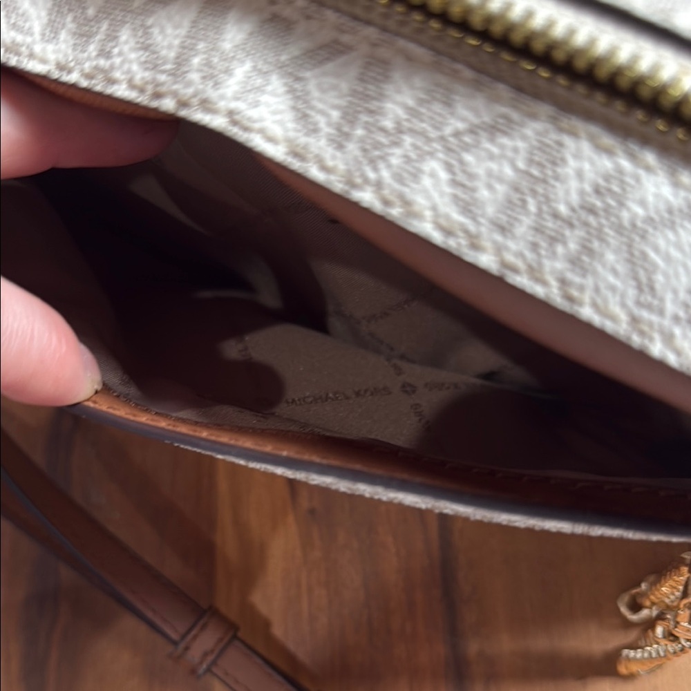 Michael Kors Beige Handbag - Picture 5 of 8